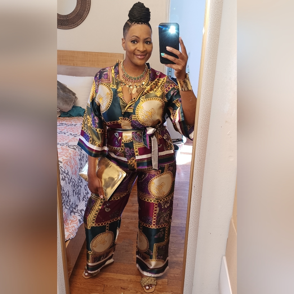 *My Birthday Suit ♊️ 🥳* 2 piece Kimono 👘 Pant Set (Model wearing size Large) - Picture 3 of 5